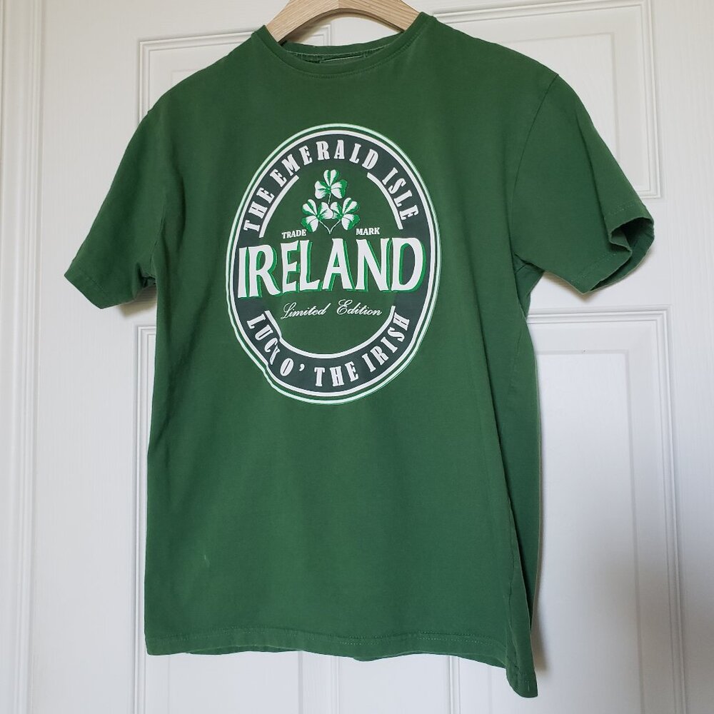 Raglan Road Ireland Slim Fit Short Sleeve Tee Downtown Disney - Size Medium